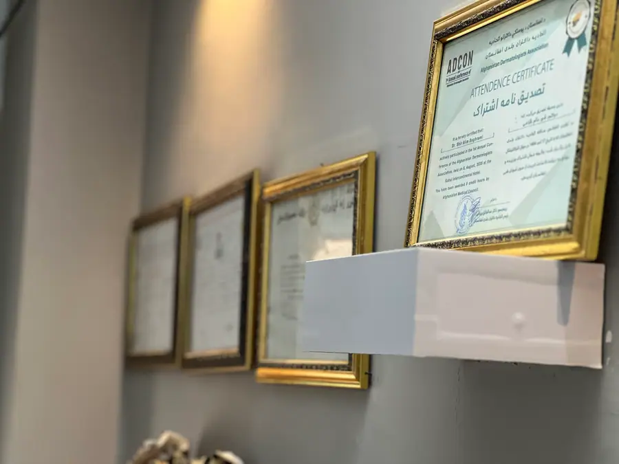 مدارک و تصدیق‌نامه‌ها